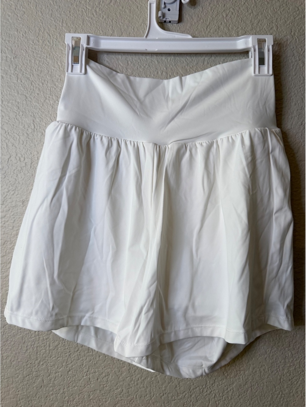 Halara Medium 5” White Double Lined Shorts